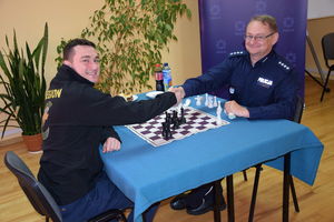 Brytyjski żołnierz i ełcki policjant czyli towarzyski mecz szachowy