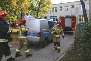 Alarm w kolejnej szkole w Olsztynie. Uczniowie i pracownicy ewakuowani