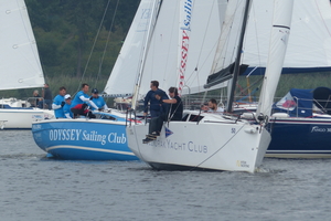 Jeziorak Yacht Club zdobył „Błękitną Wstęgę Jezioraka”! Na starcie ponad 50. załóg [foto]