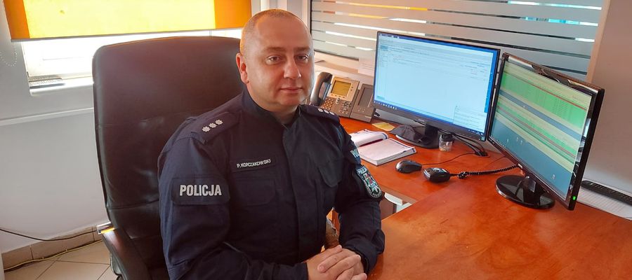 Oficer dyżurny KPP w Szczytnie kom. Piotr Korczakowski przez ponad 30 min prowadził rozmowę z mężczyzną, który próbował odebrać sobie życie
