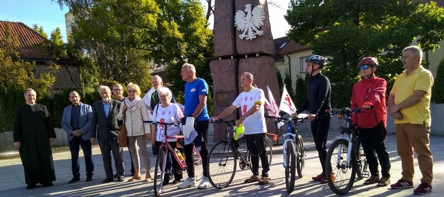 Mimo tegorocznych trudności, w rowerową pielgrzymkę do grobu ks. Jerzego Popiełuszki ruszyło z Olsztyna trzech cyklistów.