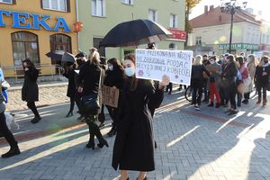 Około 3 tysięcy osób protestowało w Bartoszycach przeciwko decyzji Trybunału Konstytucyjnego [ZDJĘCIA, VIDEO]