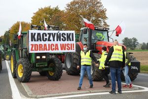 Pod Bartoszycami protestowali rolnicy. Blokowali rondo, a potem pojechali do miasta [ZDJĘCIA, VIDEO]