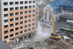 Rozpoczęło się wyburzanie hotelu Gromada w Olsztynie [WIDEO, ZDJĘCIA]