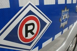 Pijany kierowca uderzył w ogrodzenie i odjechał uszkodzonym autem