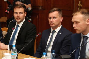 Większość radnych za wygaśnięciem mandatu radnego Mirosława Lubasa