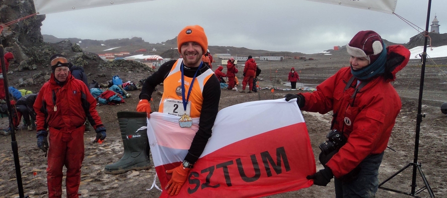 Bartosz Mazerski (Zantyr Sztum) na mecie Antarctica Marathon