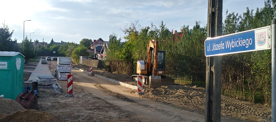 Na Wybickiego budują ulicę i chodnik