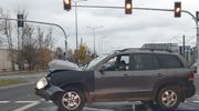 Kolizja z tramwajem na al. Sikorskiego w Olsztynie. Sprawca był poszukiwany, miał zatrzymane prawo jazdy