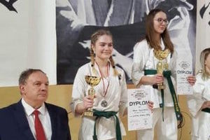 Cztery walki i Amelia Wojciechowicz na podium mistrzostw Polski juniorek młodszych w karate