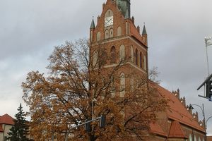 Czerwony, jak dawniej. Zakończyły się prace na kościelnym dachu
