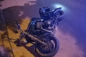 Pijany motocyklista i jego pasażer trafili do szpitali 