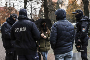 Protest kobiet w Elblągu: To do was, panowie policjanci [ZDJĘCIA]