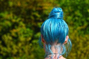 Włosy po basenie mogą nabrać zielonego koloru