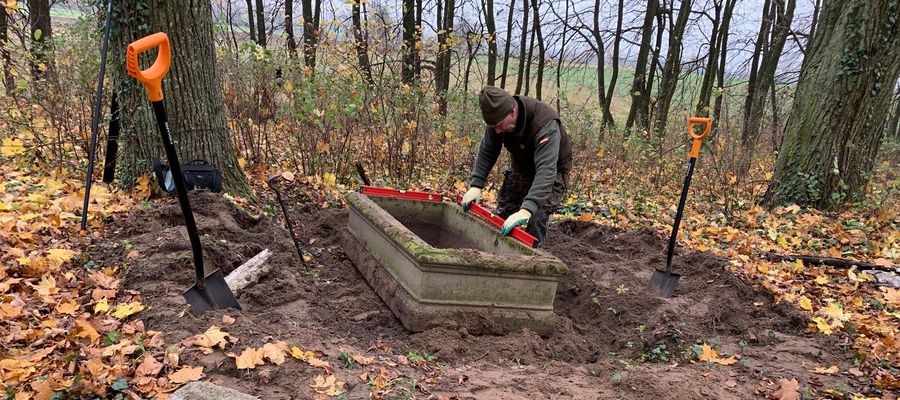 Blusztyn za cel stawia sobie dbanie o miejsca pamięci