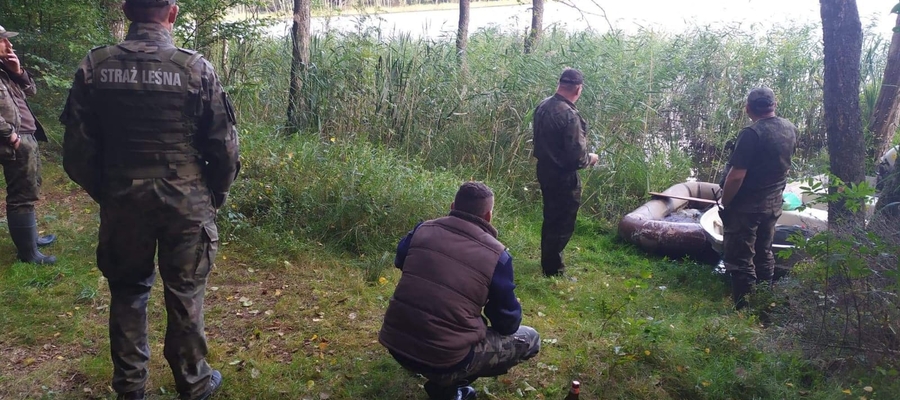 W połowie września informowaliśmy o wspólnej akcji strażników leśnych i strażników PSR, którzy na jeziorze Czerwica „na gorąco” zatrzymali sprawcę nielegalnego połowu ryb