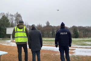 Policjanci sprawdzali nowego drona
