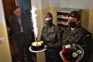 Żołnierze z urodzinową wizytą u kapitana Henryka Śnieżko [ZDJĘCIA]