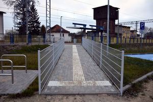 Bezpieczne wejście na peron