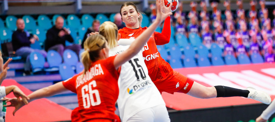 W zremisowanym 21:21 meczu z Niemkami 22-letnia Natalia Nosek rzuciła trzy bramki
