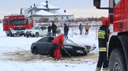 Pięć zastępów straży pożarnej wyjechało do pomocy autu, które utknęło... w kałuży