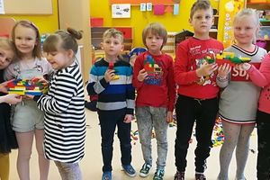 Zabawy nowomiejskich przedszkolaków klockami Lego 