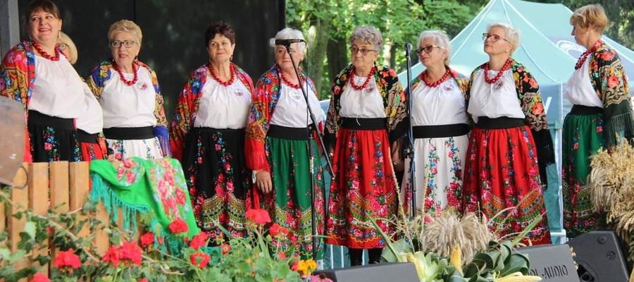  „Drygalanki” podczas wydarzeń kulturalnych prezentują pieśni regionalne.