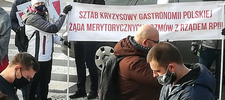 Tak jeszcze nie dawno protestowała branża gastronomiczna w Olsztynie. Teraz właściciele chcą otwierać lokale mimo lockdownu.