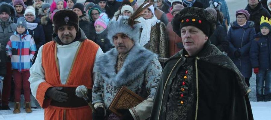 W 2017 roku ulicami Lubawy po raz pierwszy przeszedł Orszak Trzech Króli. Jasełkom na świeżym powietrzu towarzyszył 13-stopniowy mróz.
