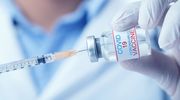 Szczepienia: Seniorzy wciąż czekają, a w długiej kolejce stoją już inni
