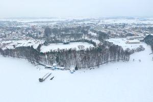 "Skocznia" zimą widziana z lotu ptaka 