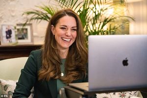 Kate Middleton mówi, że czuje się wyczerpana przez zdalne nauczani dzieci z powodu COVID-19
