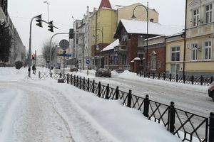 Służby walczą ze śniegiem, a ełczanie narzekają