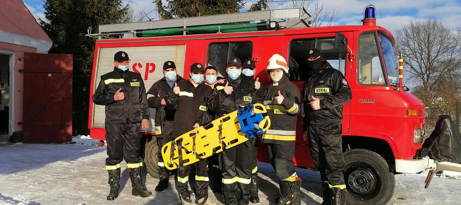 Jednostka Ochotniczej Straży Pożarnej w Wozławkach otrzymała pediatryczną deskę ortopedyczną.