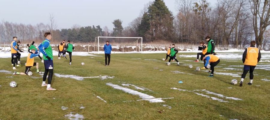 W tygodniu przed meczem z GKS Katowice piłkarze Sokoła Ostróda trenowali na boisku w Idzbarku
