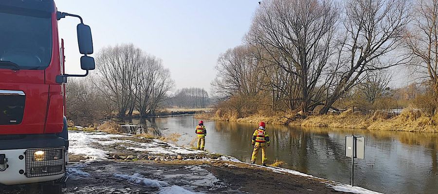 Strażacy monitorują Drwęcę w Kurzętniku