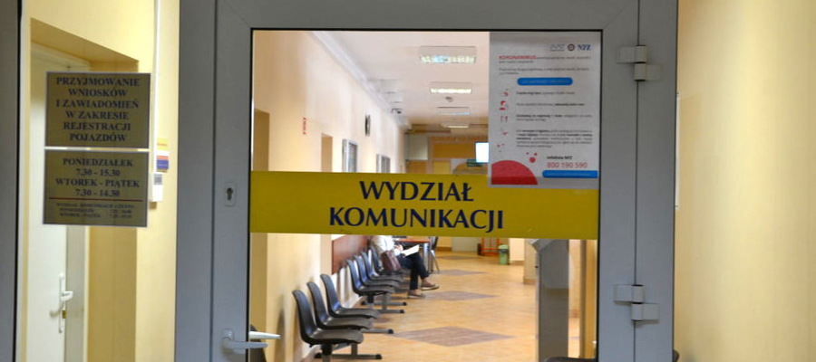 Wejście do wydziału komunikacji iławskiego starostwa
