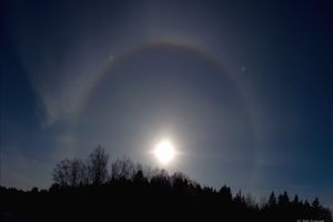 Niecodzienny widok nad Dywitami. Wokół słońca pojawił się  świetlisty pierścień 