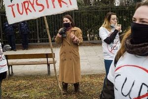 Dryfująca wyspa na covidowym oceanie