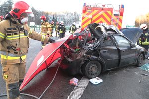 W okolicach Stawigudy kobieta uderzyła w wóz strażacki. Nie żyje [AKTUALIZACJA, ZDJĘCIA, VIDEO]