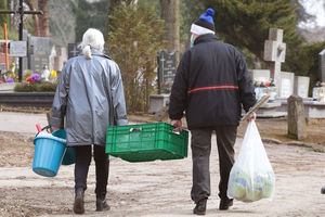 Wracamy do tematu: groby naprawione, barbarzyńca w areszcie [ZDJĘCIA]