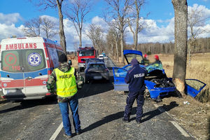 Zderzenie trzech samochodów. Jedna osoba została przetransportowana śmigłowcem do szpitala