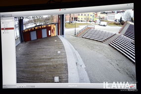 Kamery na miejskim amfiteatrze skierowane są na scenę i widownię, ale obejmują też tereny wokół czyli fragment bulwaru Alei Jana Pawła II oraz częściowo parking przy hali sportowej
