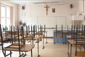 Mniej religii w szkołach w ramach oszczędności?