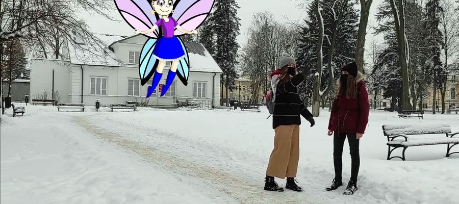 Kadr z filmu: animowana wróżka i dwoje dziewcząt w mławskim parku