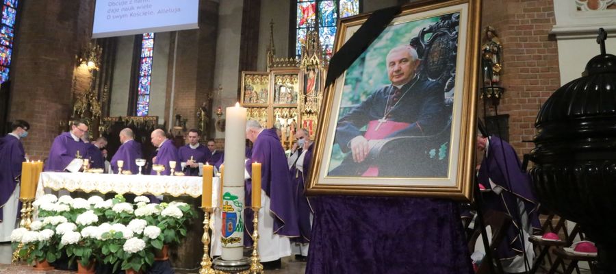 Arcybiskup Wojciech Ziemba spoczął w krypcie w katedrze