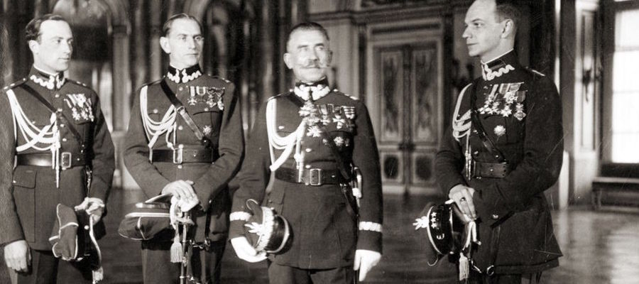 Adiutanci prezydenta S. Wojciechowskiego. Major Andrzej Meyer (drugi od lewej)