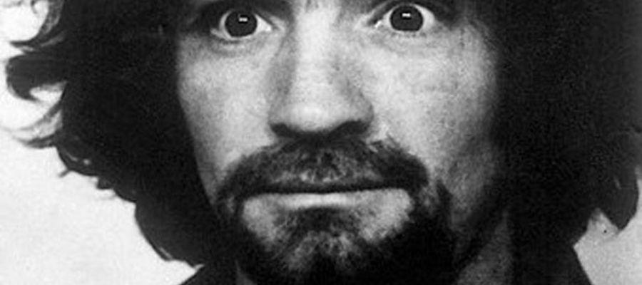 Legendarny przywódca sekty Charles Manson zyskał zaufanie wielu młodych kobiet, które były gotowe zrobić dla niego wszystko