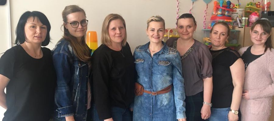 Od lewej: Renata Strzyżewska, Karolina Ilukiewicz, Agnieszka Grzywacz, Paulina Zatorska, Magdalena Tarchanow, Katarzyna Kądzielewska, Magdalena Wrońska.  W ekipie są jeszcze nieobecne na zdjęciu, ale, jak podkreślają ich koleżanki, równie ważne Anna Kopaczewska, Kamila Podlaszewska, Klaudia Frydrych i Dorota Prusakowska