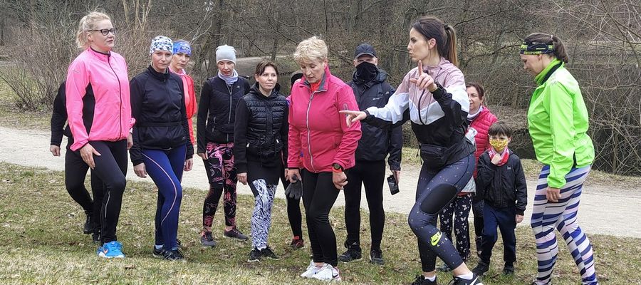 Przedwielkanocne bieganie uczestnicy grupy z uśmiechem na twarzach nazywali prewencyjnym zbijaniem kalorii.